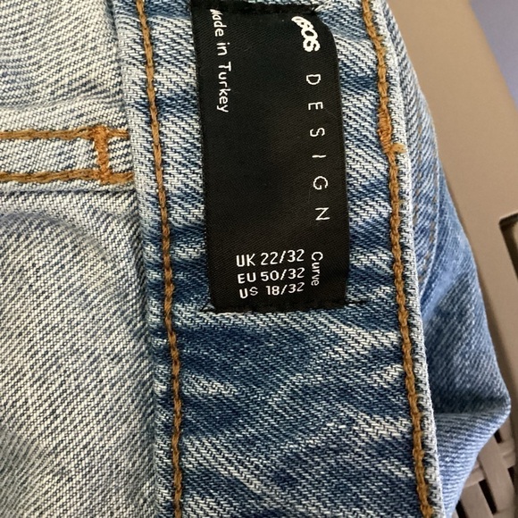 ASOS Design Women’s Curve Denim Distressed Jeans.  18/32 - Picture 4 of 6